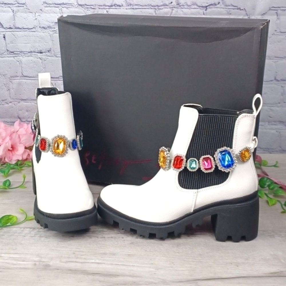 Betsey Johnson Jenesis NEW